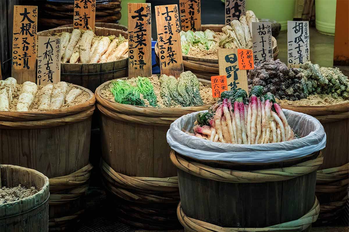 Nishiki Market Crash Course and Sushi Making Tour in Kyoto