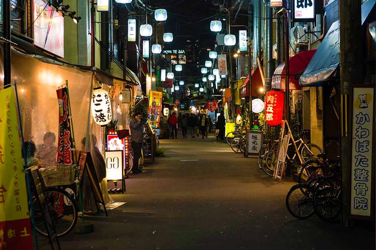 Private Local Food and Drinking Evening Tour of Osaka (English-Speaking Guide)
